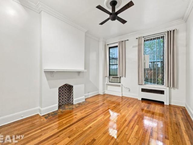 Apartment for sale in Arverne, New York
