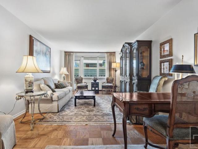 Apartment for sale in Arverne, New York
