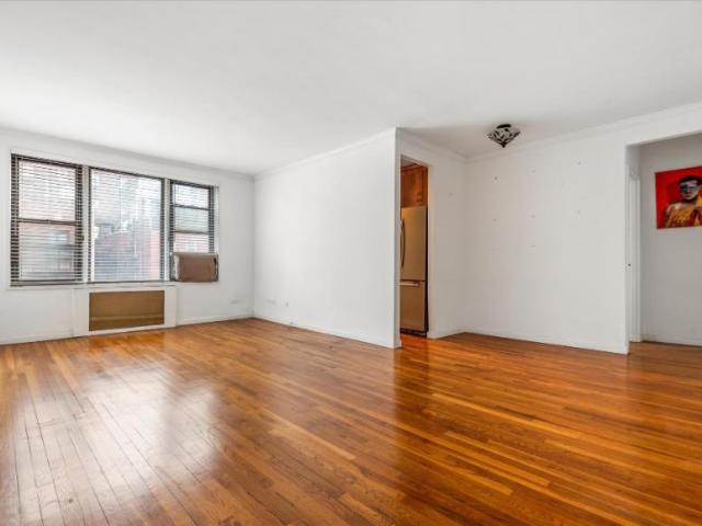 Apartment for sale in Arverne, New York