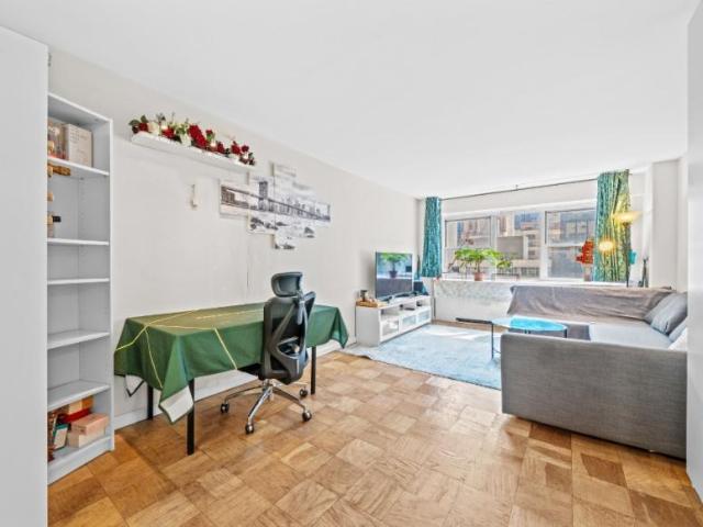 Apartment for sale in Arverne, New York