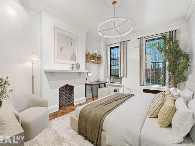 Apartment for sale in Manhattan Community Board 8, New York