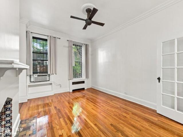 Apartment for sale in Arverne, New York