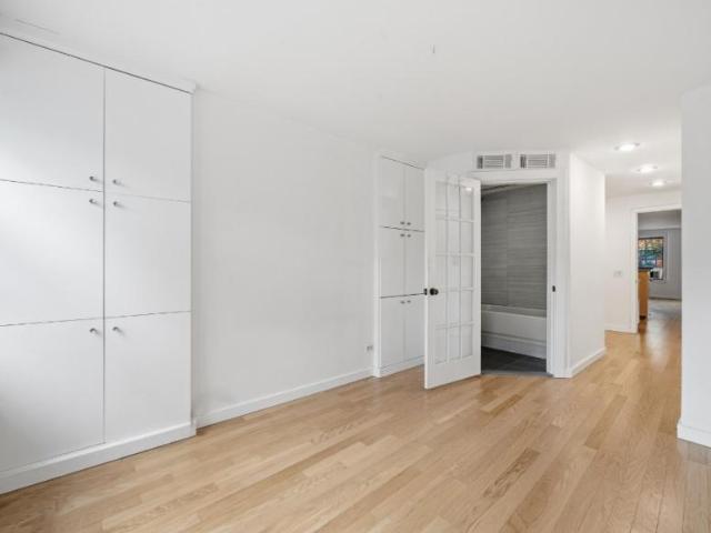 Apartment for sale in Manhattan Community Board 3, New York