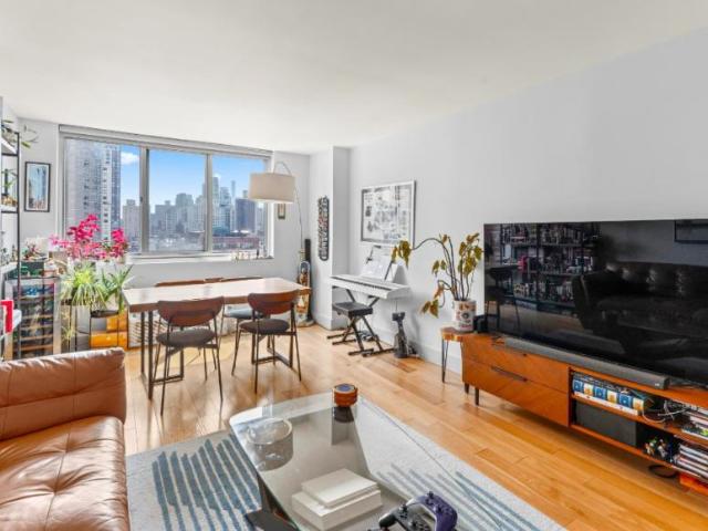 Apartment for sale in Manhattan Community Board 8, New York