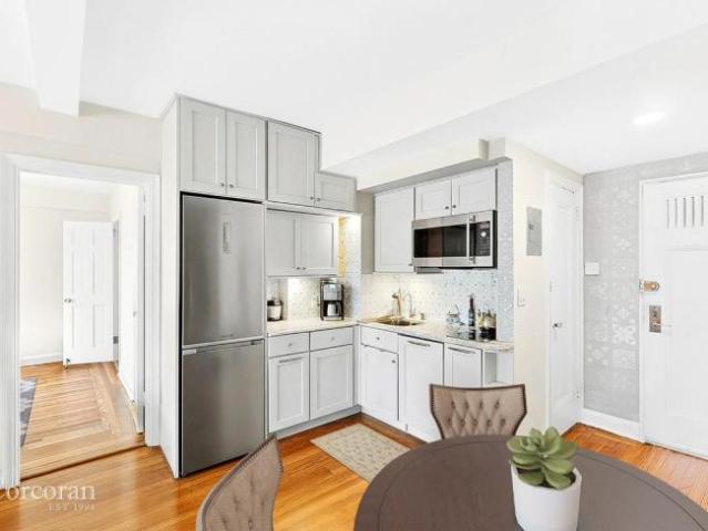 Apartment for sale in Arverne, New York