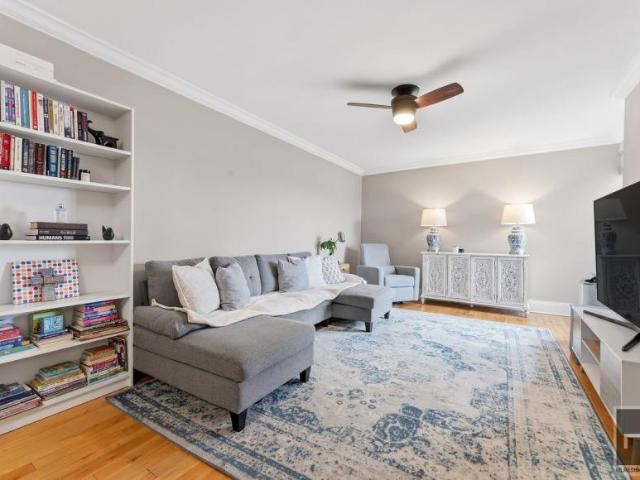 Apartment for sale in Queens, Arverne