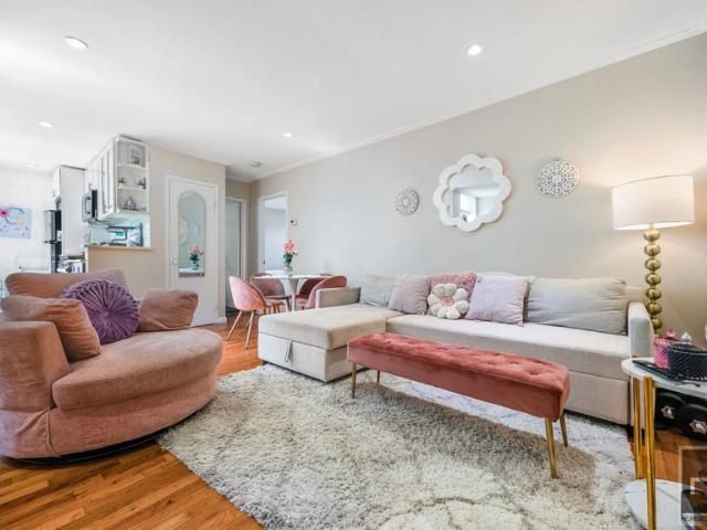 Apartment for sale in Queens County, New York