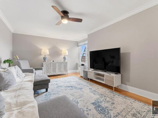 Apartment for sale in Queens, Arverne