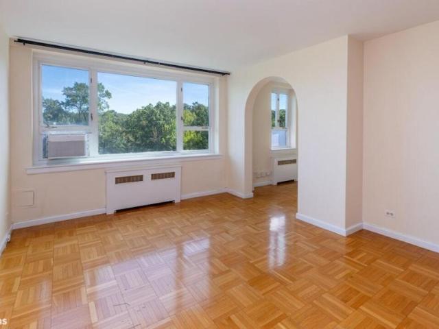 Apartment for sale in The Bronx, Arverne