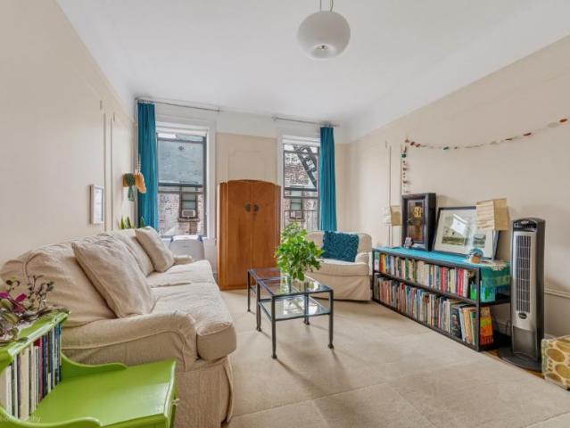 Apartment for sale in Queens, Arverne