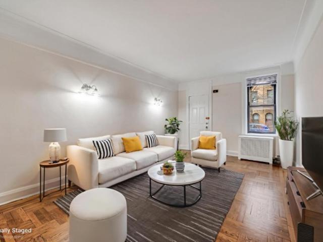 Apartment for sale in Queens, Arverne