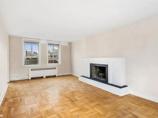 Apartment for sale in Arverne, New York