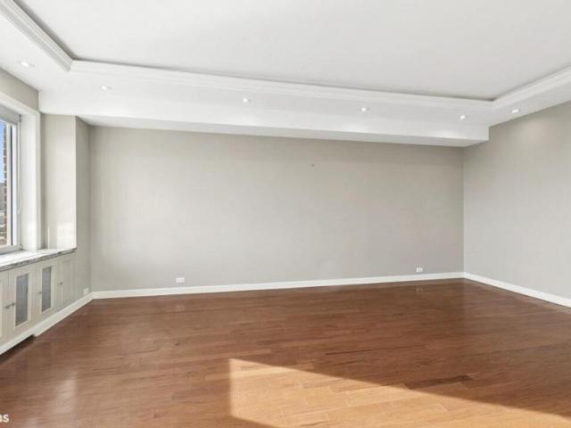 Apartment for sale in Arverne, New York
