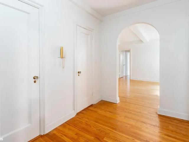 Apartment for sale in Arverne, New York