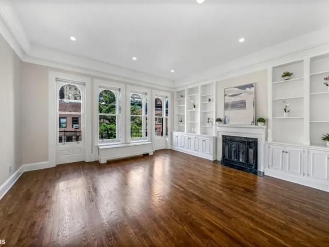 Apartment for sale in Arverne, New York