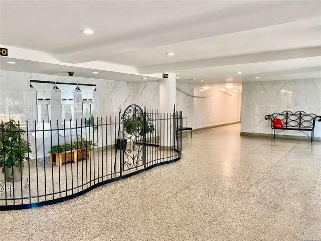 Apartment for sale in Queens, Arverne