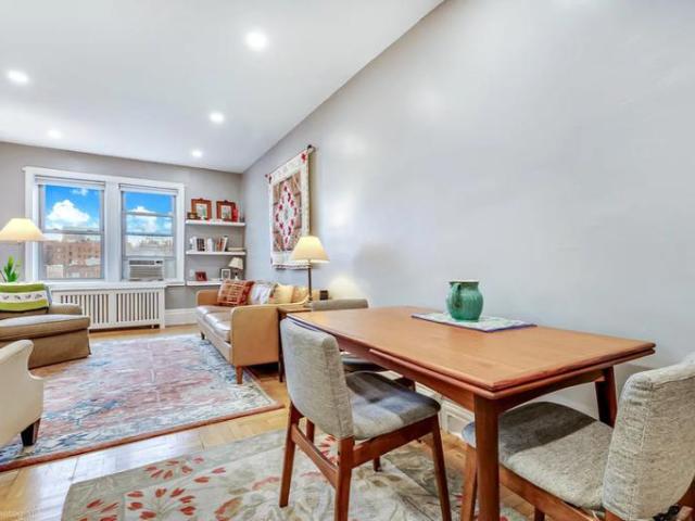 Apartment for sale in Queens, Arverne