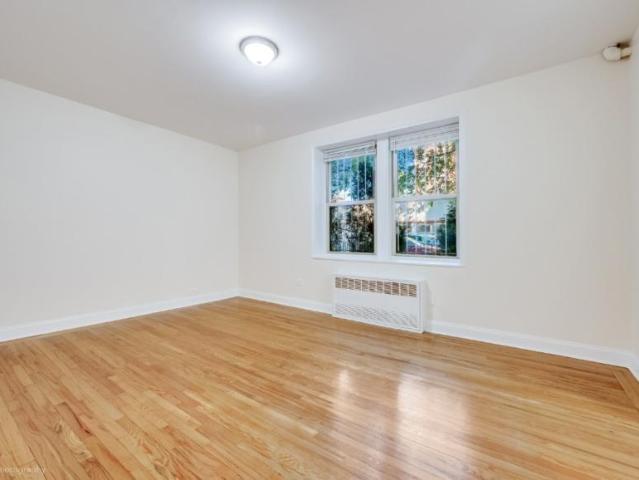 Apartment for sale in Queens, Arverne