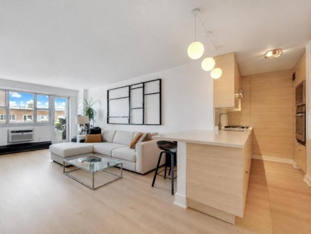 Apartment for sale in Queens, Arverne