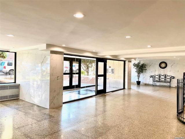 Apartment for sale in Queens, Arverne