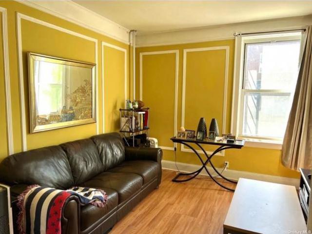 Apartment for sale in Queens, Arverne