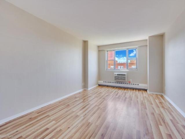 Apartment for sale in Queens, Arverne