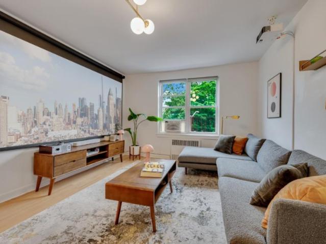 Apartment for sale in Queens, Arverne