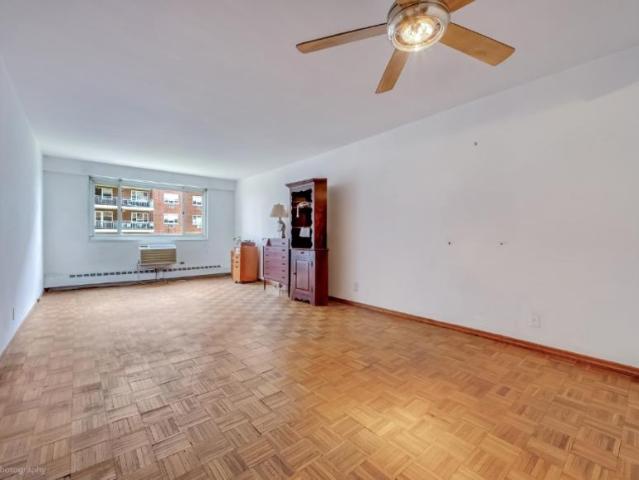 Apartment for sale in Queens, Arverne