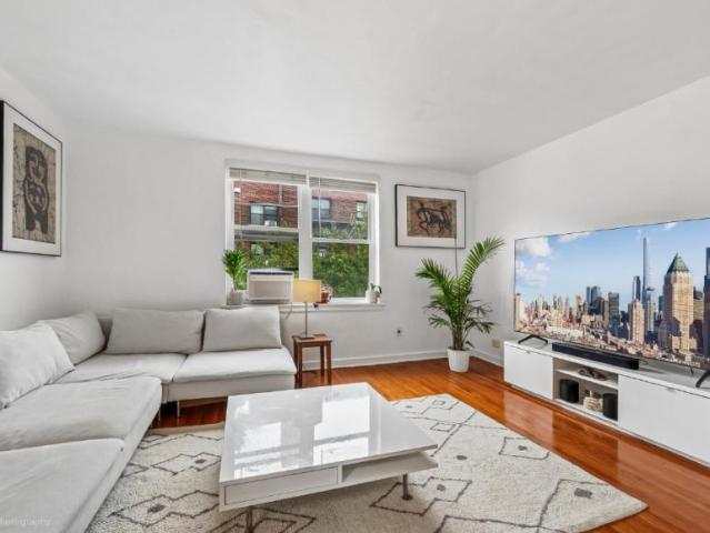 Apartment for sale in Queens, Arverne