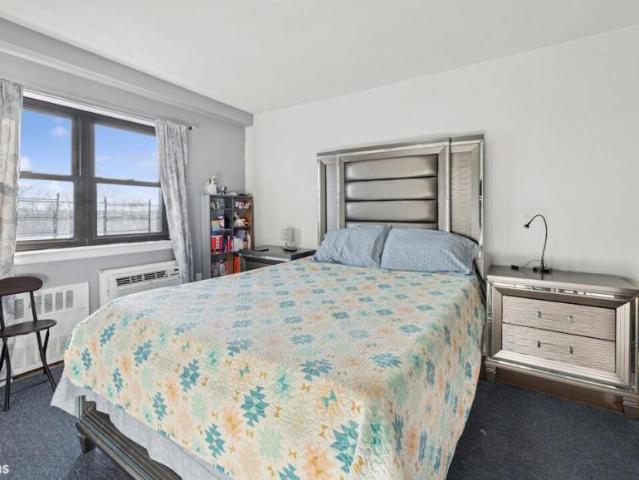 Apartment for sale in Glenwood, New York