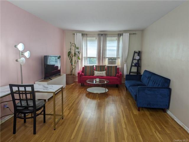 Apartment for sale in Glenwood, New York