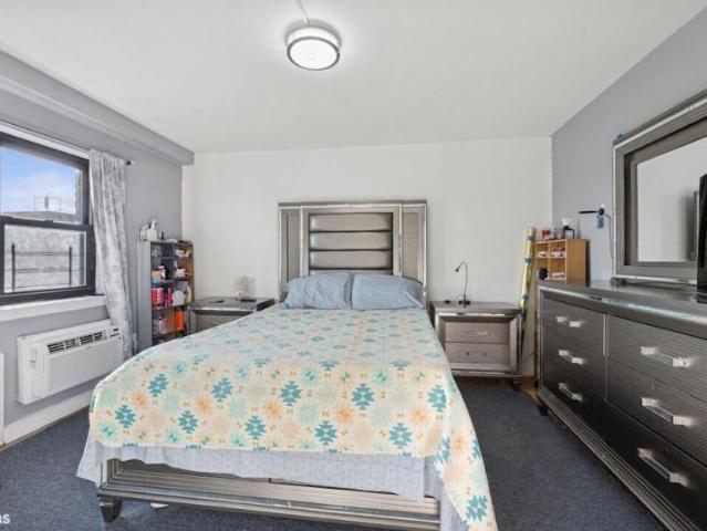 Apartment for sale in Glenwood, New York
