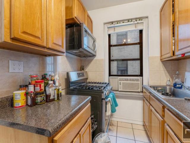Apartment for sale in Queens, Arverne