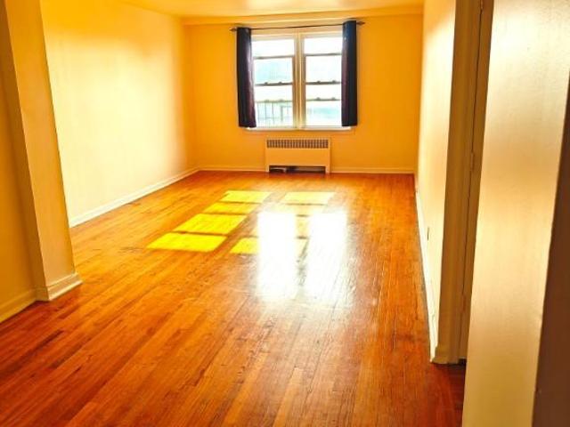 Apartment for sale in The Bronx, Arverne
