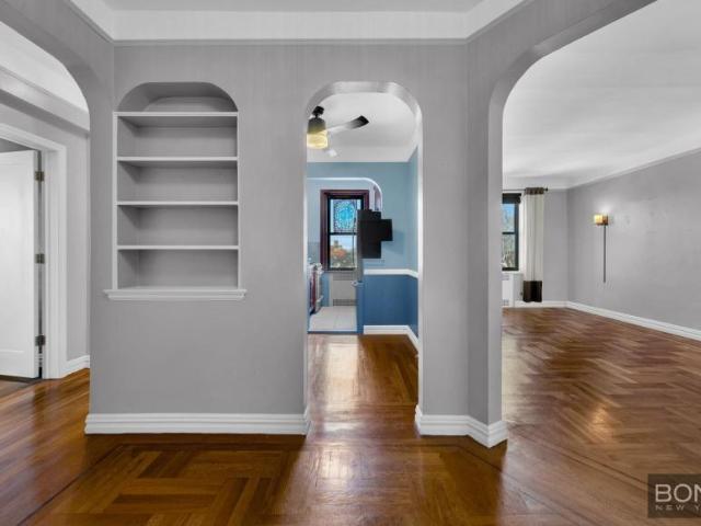 Apartment for sale in The Bronx, Arverne