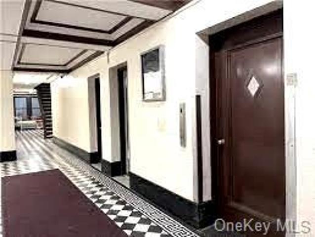 Apartment for sale in The Bronx, Arverne
