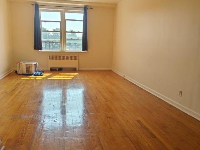 Apartment for sale in The Bronx, Arverne
