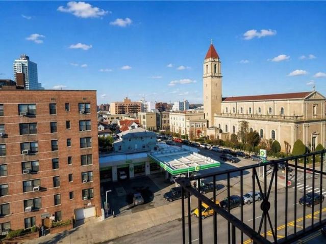 Apartment for sale in Arverne, New York