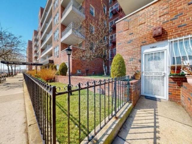 Apartment for sale in Arverne, New York