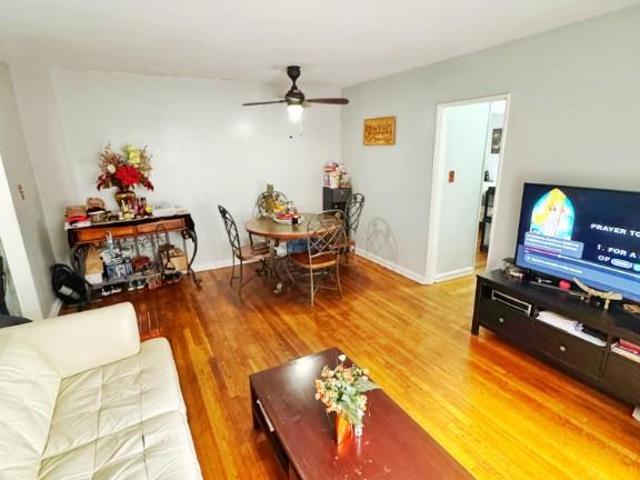 Apartment for sale in Arverne, New York