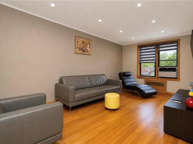 Apartment for sale in Arverne, New York
