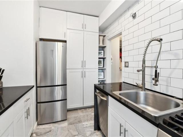 Apartment for sale in Arverne, New York