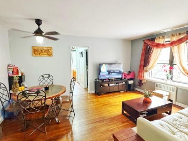 Apartment for sale in Arverne, New York