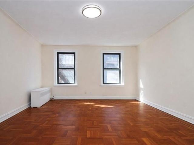 Apartment for sale in Arverne, New York