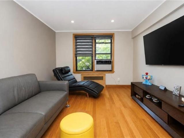 Apartment for sale in Arverne, New York