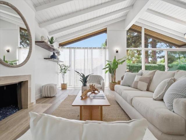 Apartment for sale in Santa Barbara, California