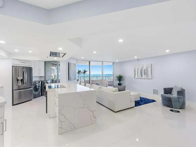 Apartment for sale in Riviera Beach, Florida
