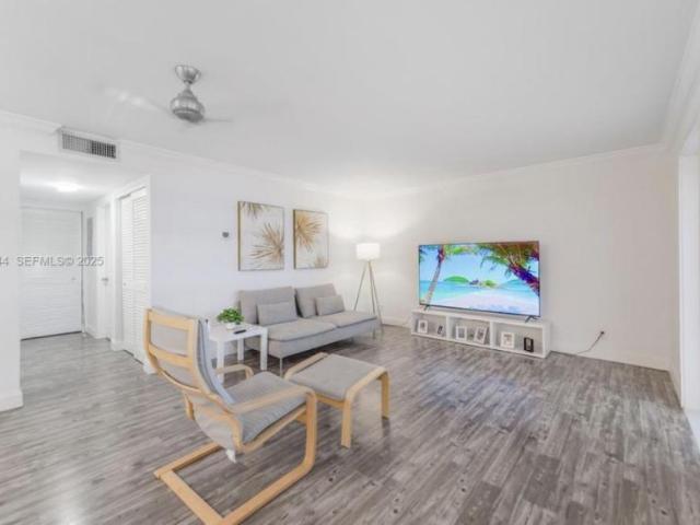 Apartment for sale in Hallandale Beach, Broward County