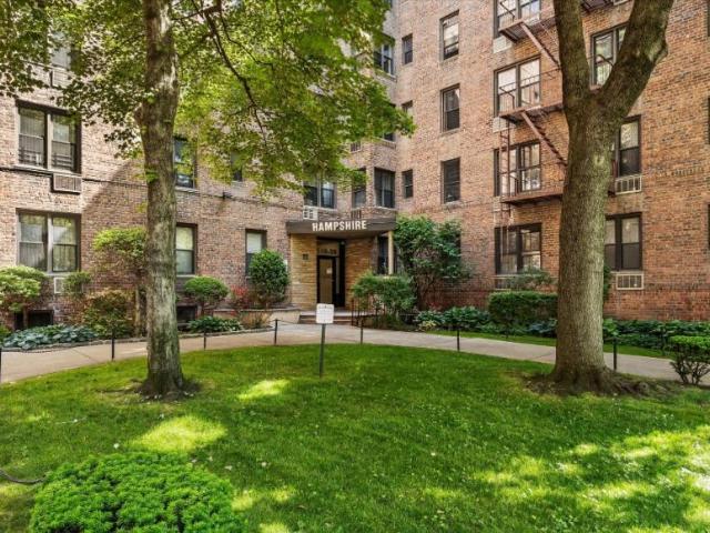 Apartment for sale in Queens, Arverne