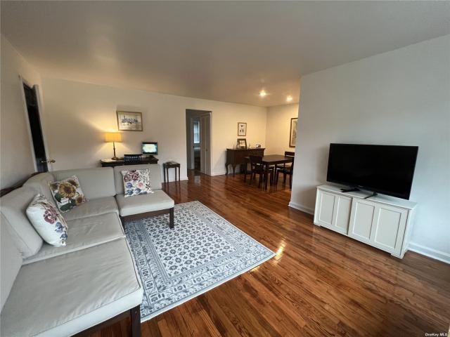 Apartment for sale in Queens, Arverne